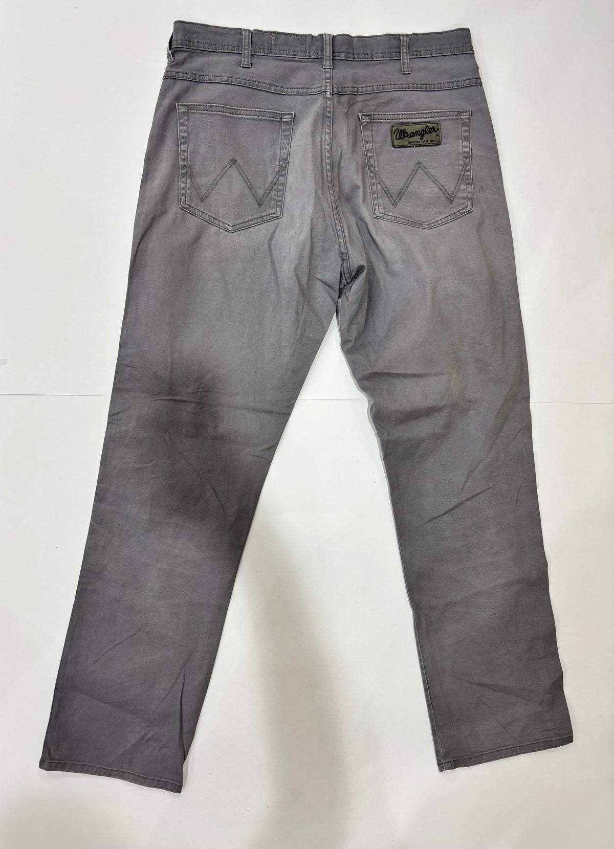 Wrangler Men’s Straight Fit Grey Preowned Jeans