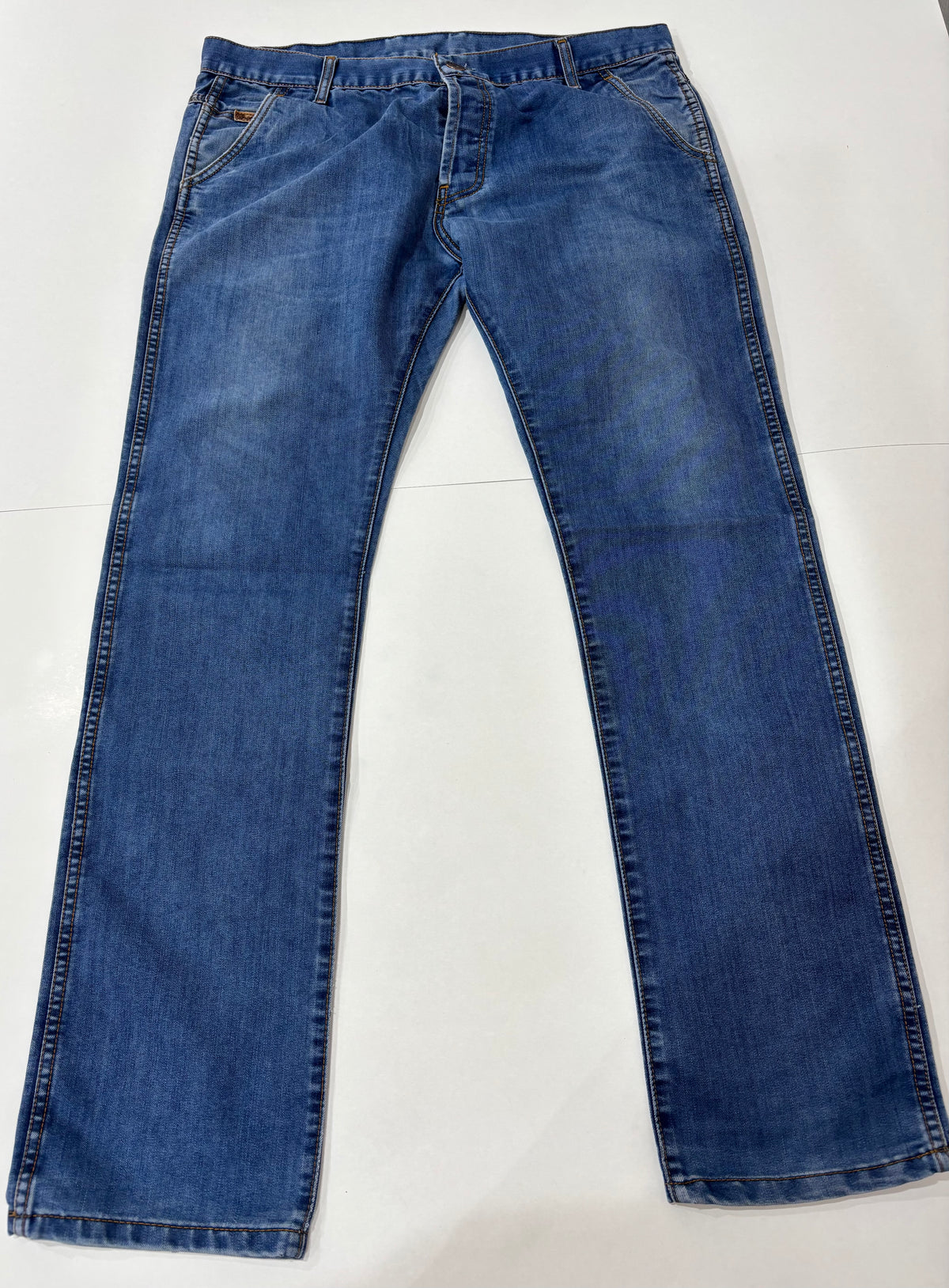 Wrangler Straight Fit Medium Wash Preowned Men’s Jeans