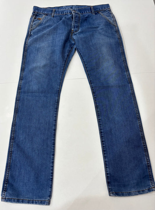 Wrangler Straight Fit Medium Wash Preowned Men’s Jeans