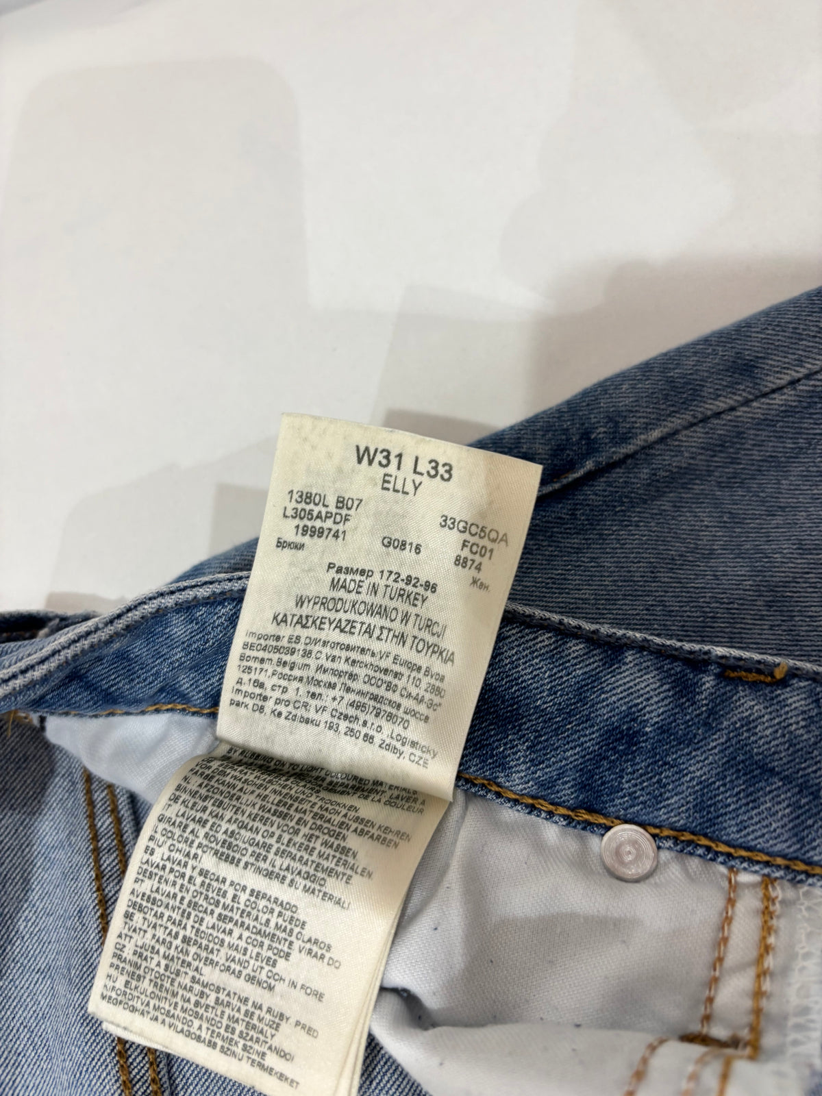 Lee Men’s Light Wash Preowned Jeans